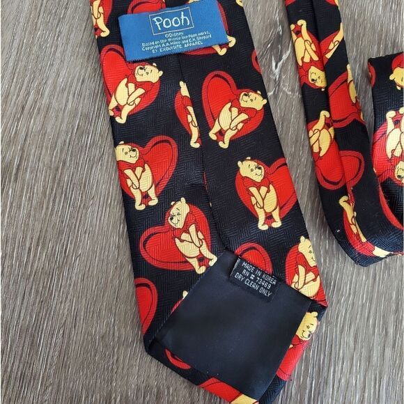 Disney Winnie-the-Pooh Valentine's Day Tie - Picture 3 of 6